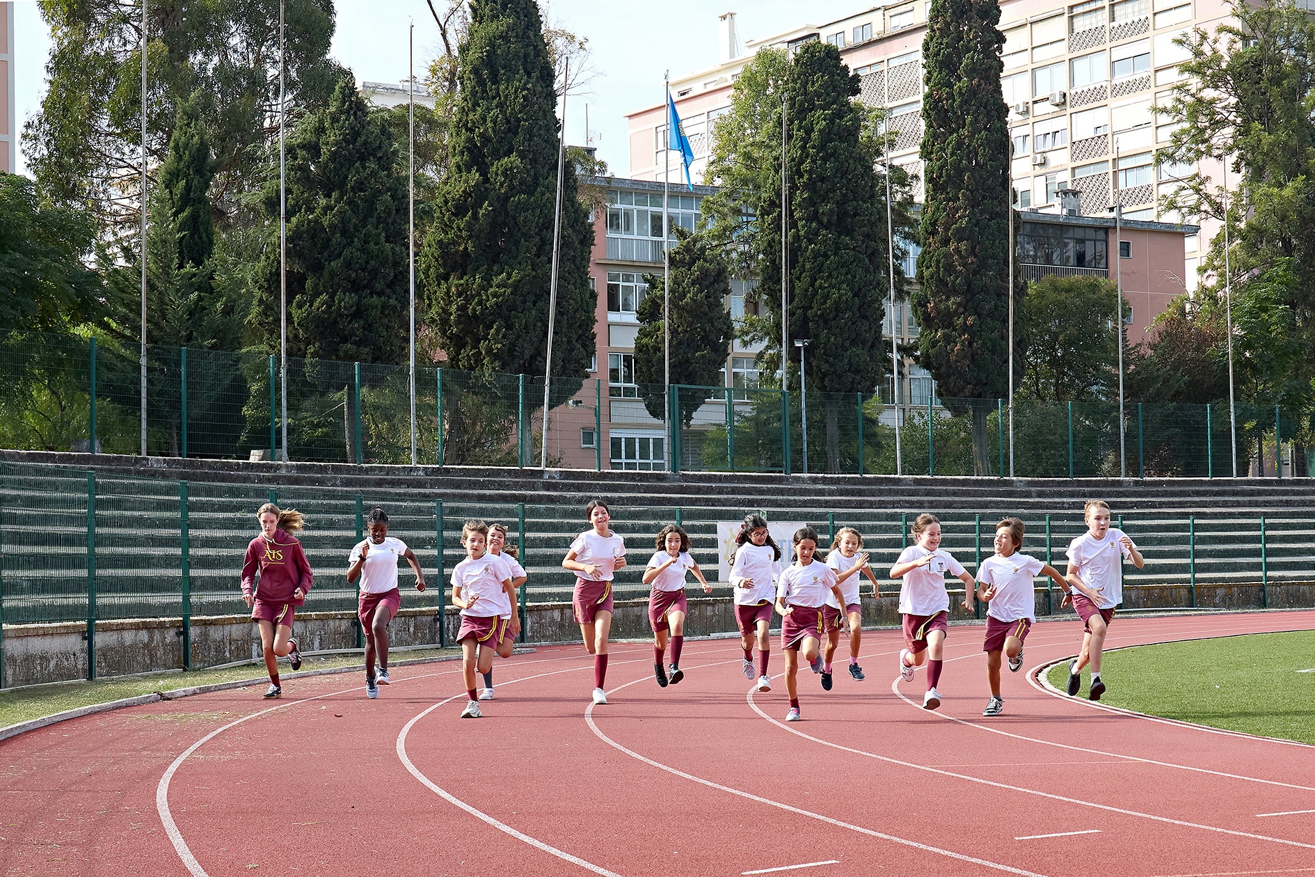 alunos em aula de educação fisica do astoria international school