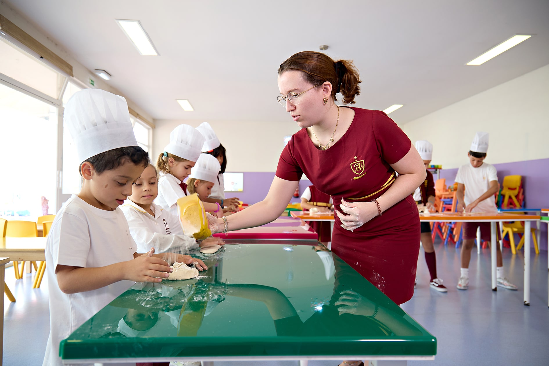 teacher with students on a cooking workshop at astoria international school in lisbon
