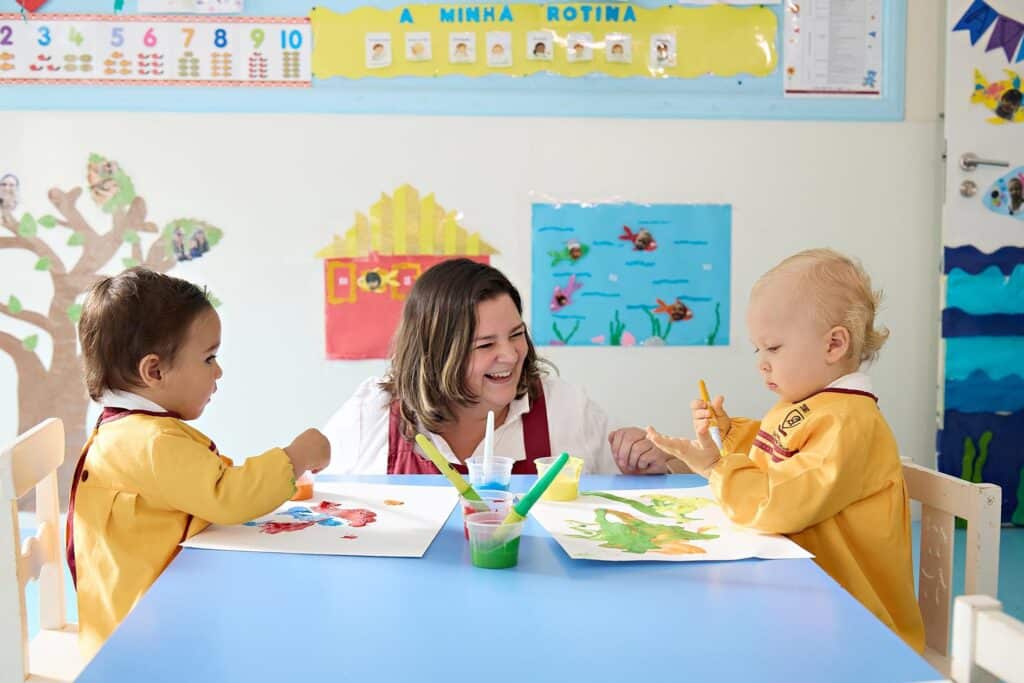 ama ou creche qual e melhor?