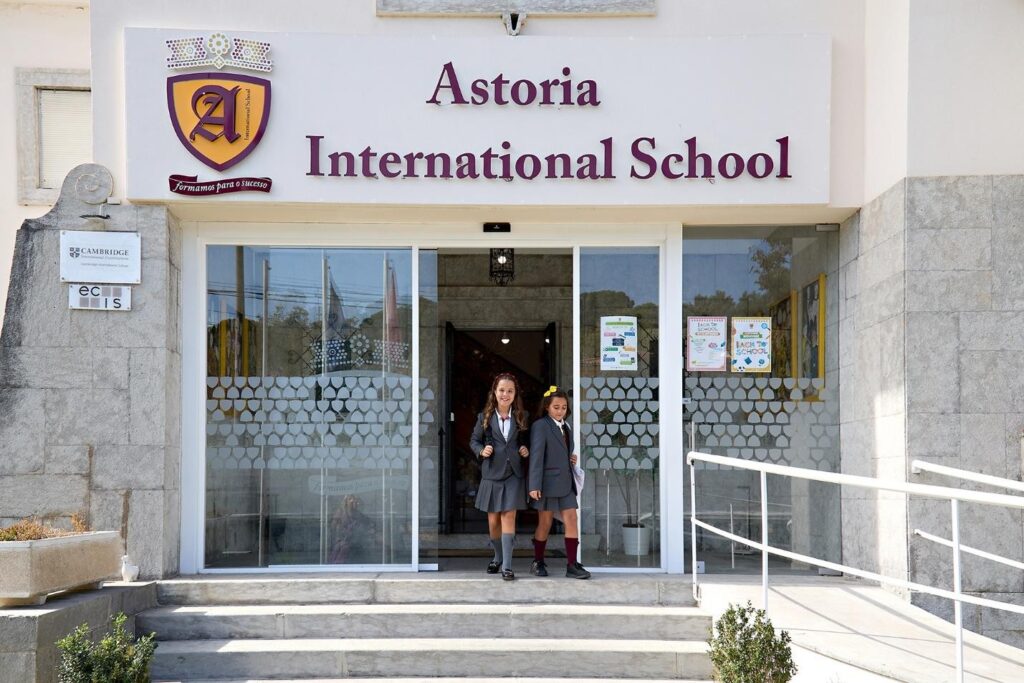 entrada do colégio internacional astoria